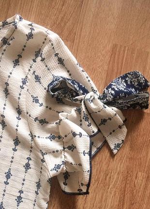 Летняя блуза в принт с бантиками на рукавах3 фото