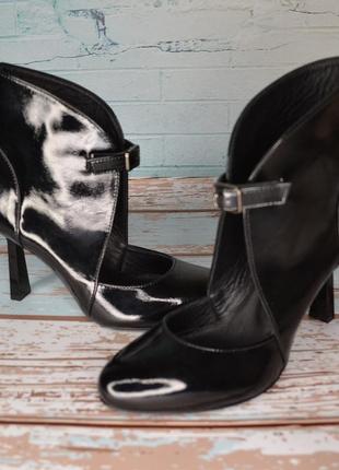 Туфли из натуральной лаковой кожи на шпильке 9см