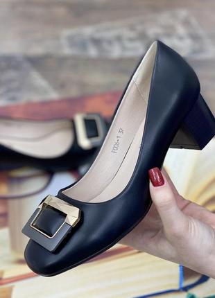 Туфли женские черные с брошкой эко кожа размеры 36,37,38,393 фото