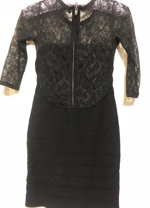 Платье с кружевной спиной