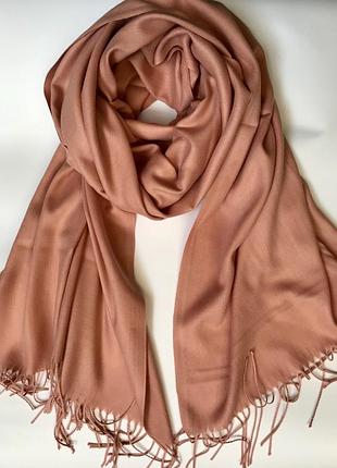 Шарф демисезонный карамельный