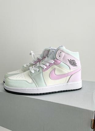 Кросівки жіночі nike air jordan 1 mid changes color in sunlight, що змінюють колір (найк аїр джердан)