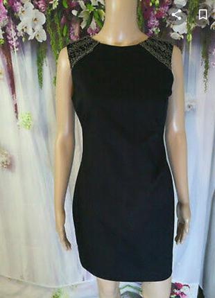 Маленькое чёрное платье с открытой спиной zara