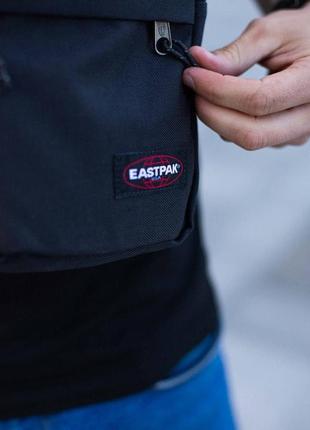 Чоловіча барсетка eastpak the one messenger месенджер чорний подарунок на 14 лютого сумка через плече8 фото