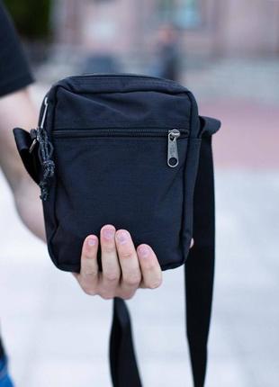 Чоловіча барсетка eastpak the one messenger месенджер чорний подарунок на 14 лютого сумка через плече7 фото