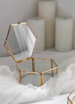 Шкатулка из латуни и стекла