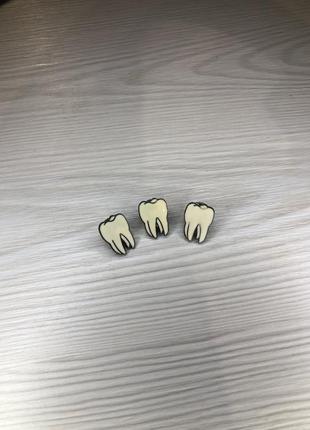 Значок в виде зуба