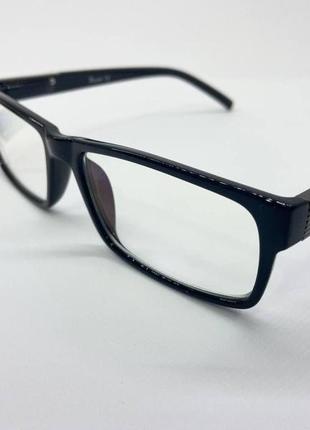 Комп'ютерні окуляри у пластиковій оправі з дужками на флексах