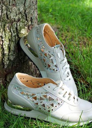 Мега розкішні кросівки зі стазами swarovski у наявності!