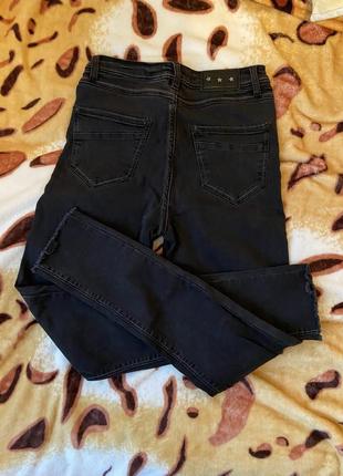 Джинси завужені з високою посадкою