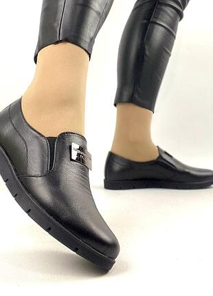 Жіночі туфлі з натуральної шкіри на рівному підошві без каблука