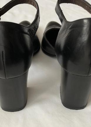 Гарні італійські туфлі мері джейн. 38-39. шкіра 100%5 фото