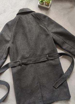 Якісне темно-сіре подовжене двобортне вовняне пальто з поясом topman6 фото