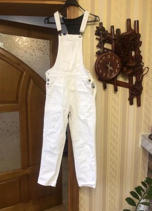 Джинсовий комбінезон  38 р