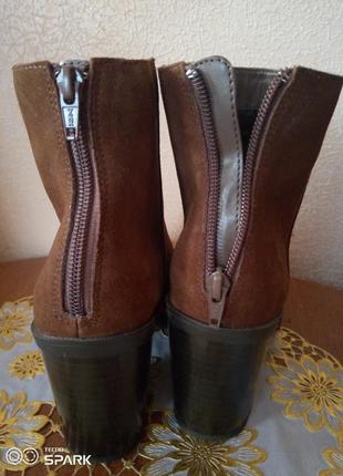 Демісезонні фірмові напівчоботи. натуральний замш. 39 розмір3 фото