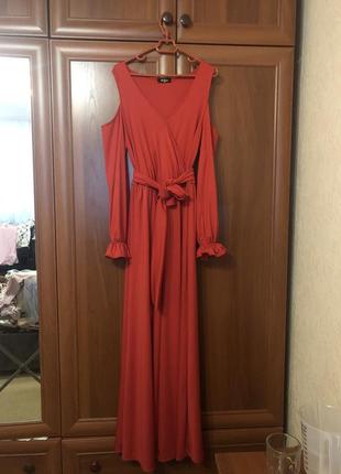 Шикарное, длинное, красное платье