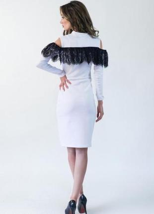 Плаття-футляр трикотажне з баскою з гіпюру, біле, з довгим рукавом, р. 40-50; одяг 211623 фото
