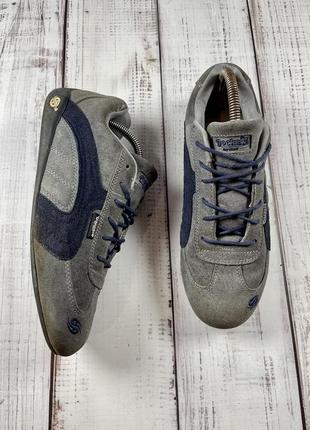 Кроссовки из замши