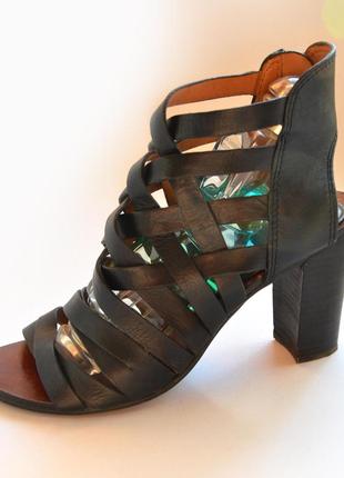 Шкіряні босоніжки kenneth cole