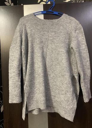 Серый свитер с разрезом4 фото