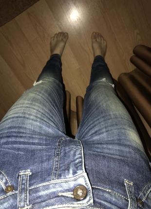 Джинсы скинни на средней посадке укороченные зауженные узкие джинсы женские