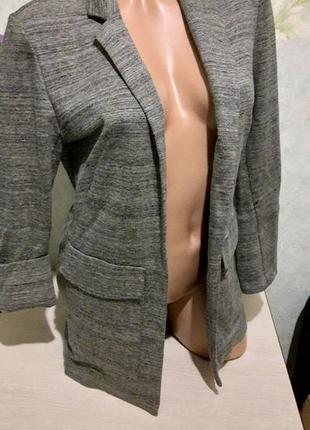 Стильный трикотажный пиджак1 фото