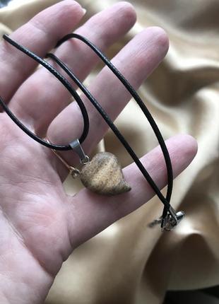 Кулон -подвеска сердце яшма натуральный камень на шнурке