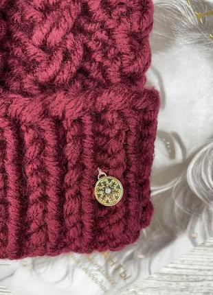 Тёплый женский комплект шапка с бафом с помпоном с енота бордовый4 фото