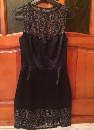 Платье черное вечернее нарядное и элегантное, с очень красивым кружевом. ( золотым на черном фоне).