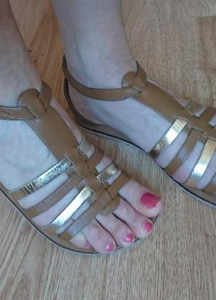 Шкіряні босоніжки young dimension. нові. 37р.