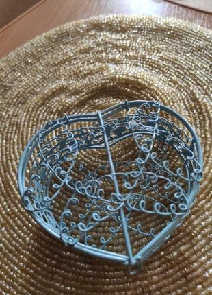 Скринька з металу.