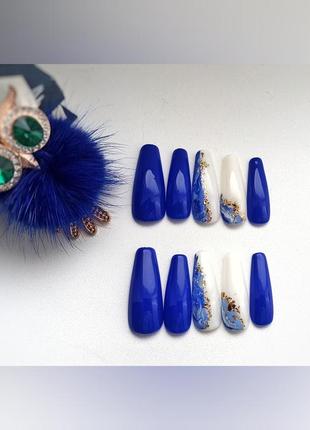 Синие накладные ногти с дизайном мрамор, красивые накладные ногти1 фото