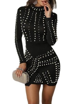 Чорне бандажну сукню з шипами