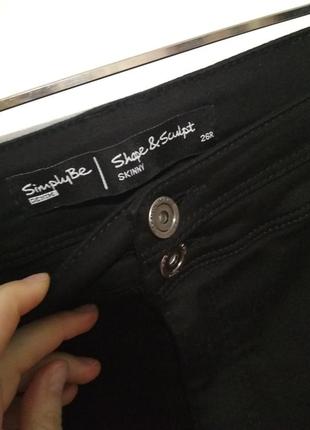 Стильные стройнящие фирменные базовые плотные черные джинсы с дырками отличная посадка качество!6 фото