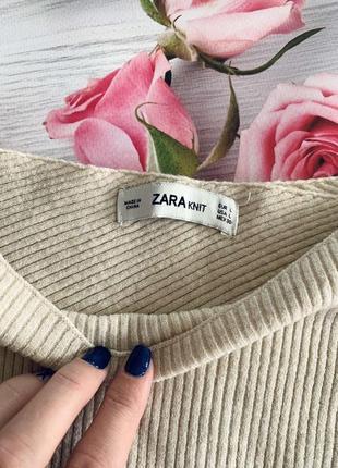 Тепленький сведрик с оригинальной спинкой zara.4 фото