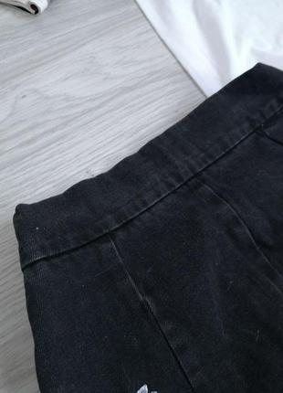Джинсовая графитовая юбка трапеция с вышивкой2 фото
