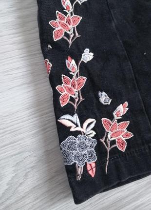 Джинсовая графитовая юбка трапеция с вышивкой3 фото