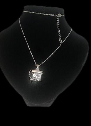 Длинная цепочка с оригинальной подвеской дисковый телефон с кристаллами и снимающейся...