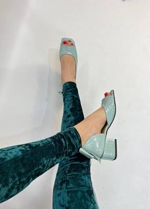 Женские туфли с открытым носком из натуральной кожи голубого лака каблук 4 см2 фото