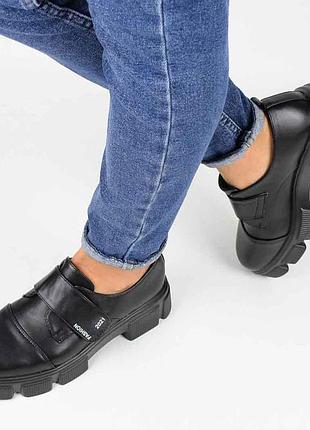 Стильні чорні туфлі-балетки лофери на платформі товстій підошві масивні модні великий розмір батал на липучці