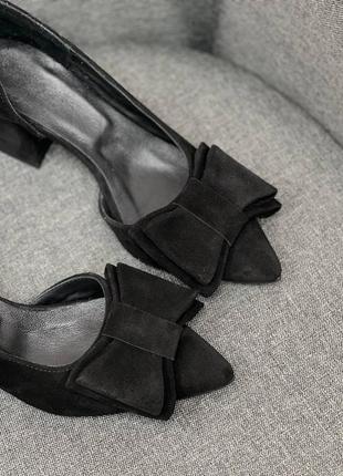 Женские туфли-лодочки на устойчивом каблуке столбик и натуральной замши чёрного цвета2 фото
