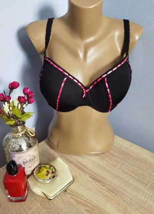 Бюстгальтер на поролоне размера 80e