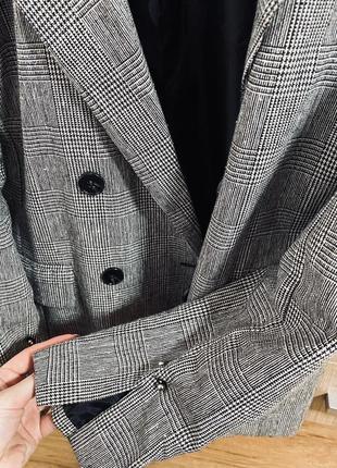 Пиджак с разрезами на рукавах, размер с.2 фото