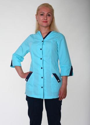 Стильний жіночий медичний костюм на гудзиках без коміра м'ятний + темно-синій 42-60