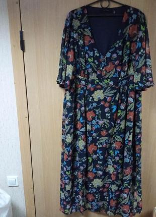 Длиннное платье большого размера.