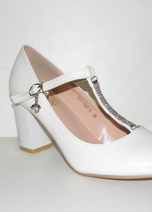 Ошатні жіночі білі туфлі на середньому каблуці для нареченої з ремінцем розмір 38 39 409 фото