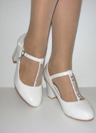 Ошатні жіночі білі туфлі на середньому каблуці для нареченої з ремінцем розмір 38 39 405 фото