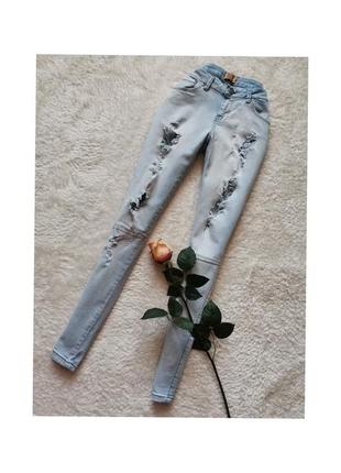 Bershka женские джинсы выбеленный деним с рванкой голубые джинсы с большими дырками1 фото