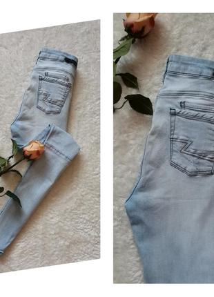 Bershka женские джинсы выбеленный деним с рванкой голубые джинсы с большими дырками9 фото