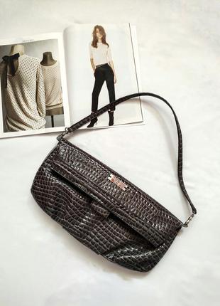 Новая коричневая сумка под крокодила benetton на короткой ручке.  стильная и элегантная малышка.
